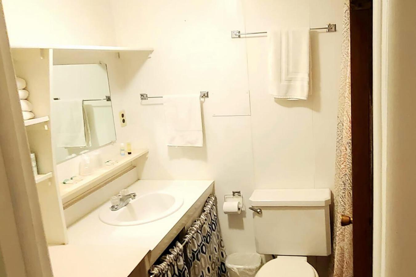 Snowy Mountain Inn Saratoga ภายนอก รูปภาพ